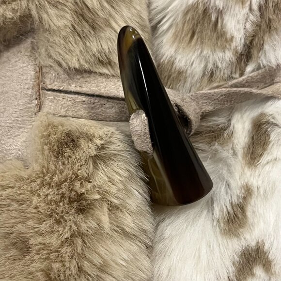 Coldwater Creek Snow Leopard Faux Fur Vest, Button, Pockets, L - Picture 5 of 10